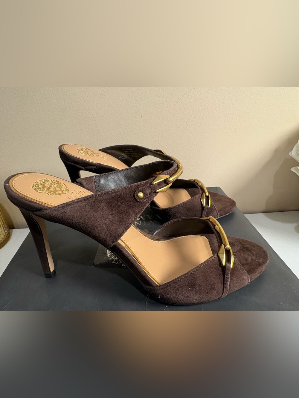 NWT Vince Camuto Cambra Brownie Suede Gold Hardware Heels Sandals 8M with Box - Picture 4 of 12